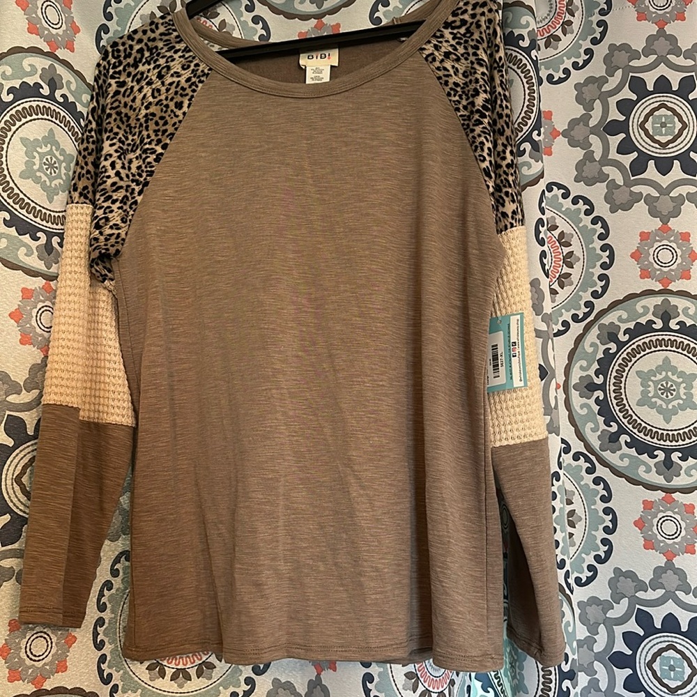 Woman’s Long Sleeve Top Size XL